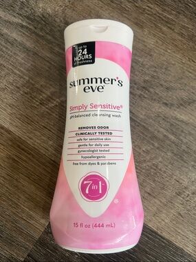 New Summer's Eve Simply Sensitive Cleansing Wash